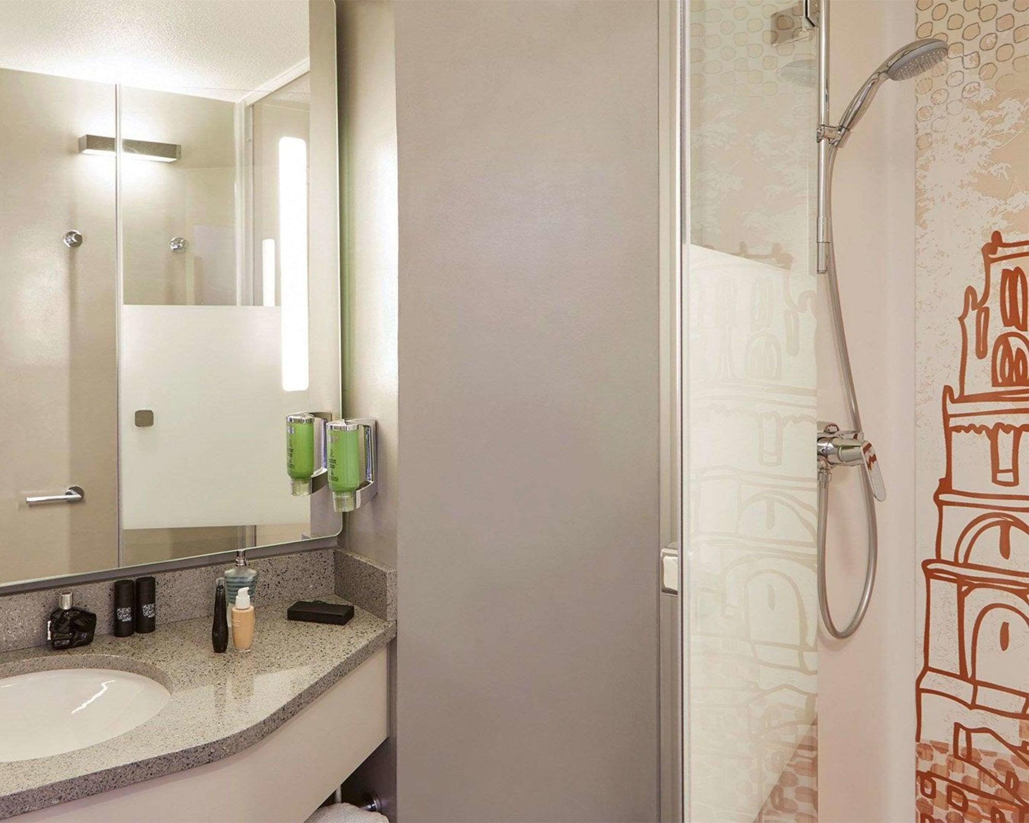 B&B Hotel Алби Екстериор снимка