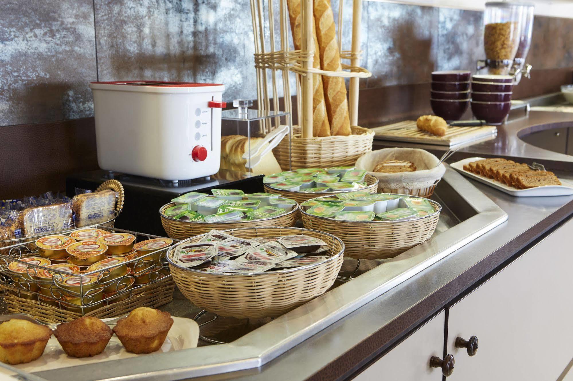 B&B Hotel Алби Екстериор снимка